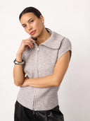 Lichtgrijs gebreid gilet rowcc