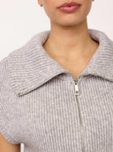 Lichtgrijs gebreid gilet rowcc