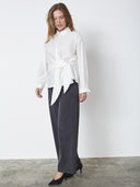 Off-white blouse met strikdetail idinacc