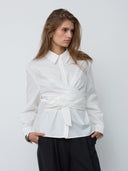 Witte blouse met strikdetail halencc tie shirt
