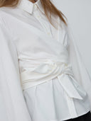 Witte blouse met strikdetail halencc tie shirt