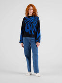 Zwarte sweater met bloem limhamn