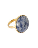 Ring met grote gemstone blauw-mêlée