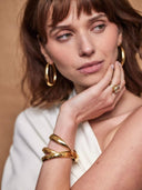 Gouden ovale bangle met kliksysteem