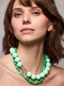 Korte ketting met grote mintgroene ronde kralen