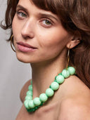 Korte ketting met grote mintgroene ronde kralen