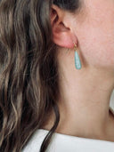 Oorbellen met lichtgroene gemstone pegel (3.6cm)