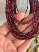 Bordeaux fijne korte ketting met mini edelsteentjes
