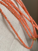 Oranje fijne korte ketting met mini edelsteentjes
