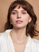 Fijne gouden bewerkte korte ketting