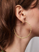 Gouden platte gehamerde oorringen large (6.2cm)