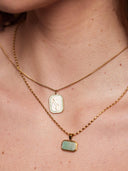 Korte ketting met rechthoekige gemstone hanger
