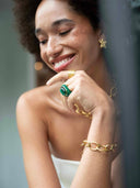 Gouden organische oorstekers in ster vorm