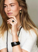 Lange off-white gemstone ketting