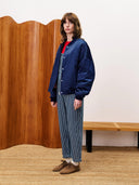 Blauwe bomberjacket assam