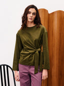 Donkergroene longsleeve met knoopdetail orchis