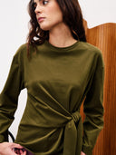 Donkergroene longsleeve met knoopdetail orchis