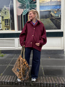 Bordeaux cape jas met knopen