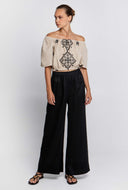 Beige off-shoulder top met aztec