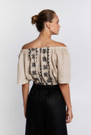 Beige off-shoulder top met aztec