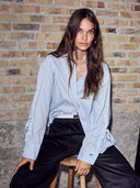 Lichtblauw gestreepte blouse alvina tie stripe shirt