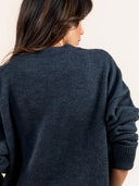 Donkerblauwe trui rose knit
