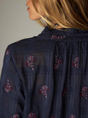 Donkerblauwe blouse met bloemen sabine