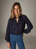 Donkerblauwe blouse met bloemen sabine