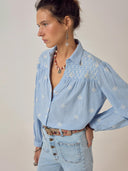 Lichtblauwe blouse sunny james