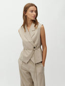 Beige gilet met ceintuur evelora-m