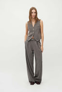 Grijze pantalon met asymmetrische knoop rosalyn-m