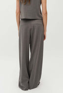 Grijze pantalon met asymmetrische knoop rosalyn-m