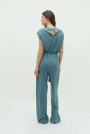 Zeegroene jumpsuit met ceintuur