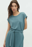 Zeegroene jumpsuit met ceintuur