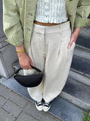 Creme pantalon met barrel fit esteriane