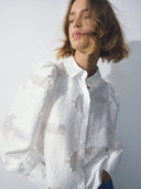 Witte blouse orkidea