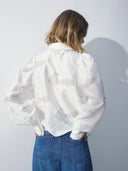 Witte blouse orkidea