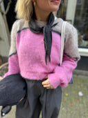 Roze numarna suri pullover