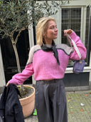 Roze numarna suri pullover