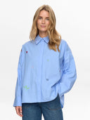 Blauwe blouse met embroidery nujuna