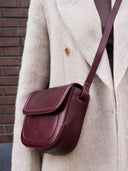 Dark cherry crossbody tas nina