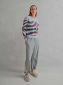 Grijze trui met bordeaux strepen