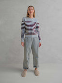 Grijze trui met bordeaux strepen