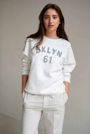Zachte sweater met opgestikte tekst