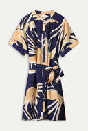 Blauwe jurk met bloemenprint