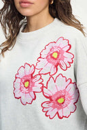 Lichtgrijze sweater met bloemen