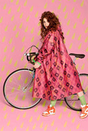Roze regenponcho ikat
