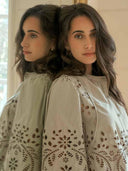 Groene broderie blouse