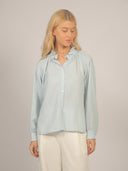 Lichtblauwe blouse met ruches