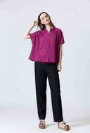 Paarse blouse met korte mouwen